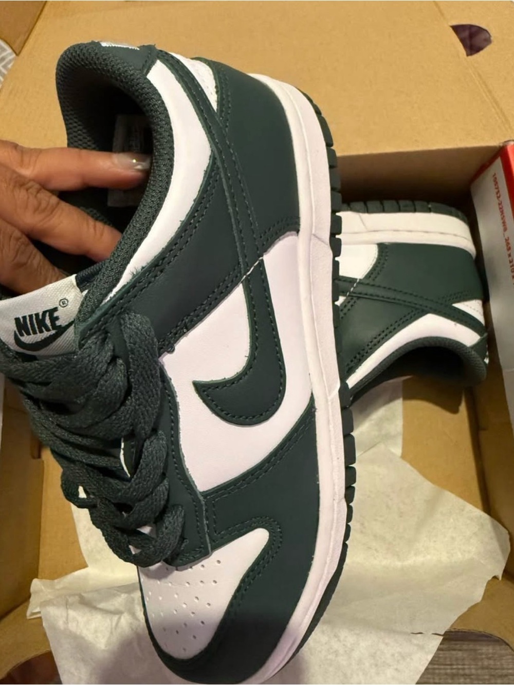 Nike Low-Top Sneakers - Dark Green & White
